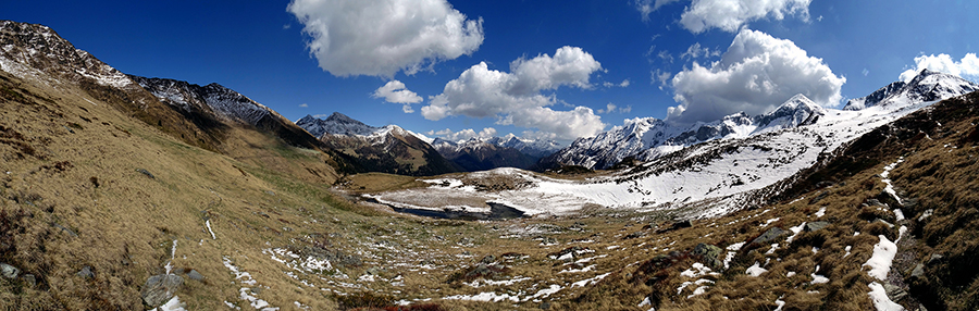 In discesa sul sent. 101 dalla Forcella Rossa (2055 m) verso il sent. 116 per rientrare alla Baita del Camoscio